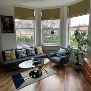 Delightful airy apartment in leafy St Andrews